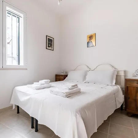 Dimora Lucrezia - Big & Apatment With Parking Apartment