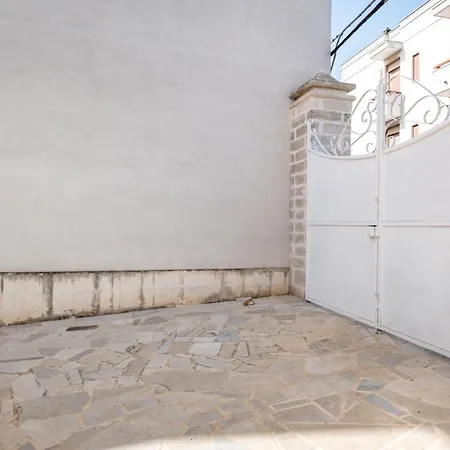 Dimora Lucrezia - Big & Apatment With Parking Ostuni